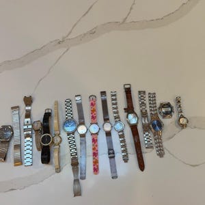 Vintage horlogeonderdelen reparatie partij Seiko Pulsar Stuhrling horloges bandjes niet getest