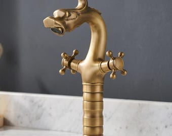 Torneira de banheiro em latão | Latão maciço | Design vintage de dragão | Acabamento em latão escovado | Torneira de luxo para pia | Acessórios de banheiro em ouro antigo