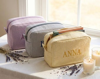 Neceser de tela seersucker con monograma: Neceser personalizado para damas de honor, ideal para fiestas, cumpleaños, recuerdos, bodas, regalos y almacenamiento.
