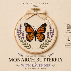 Pode incluir: Um bastidor de bordado contendo um painel de tecido com uma borboleta monarca e ramos de lavanda bordados. O bastidor é rematado com uma fita bege e uma etiqueta marcada como BC. O texto inclui BORDADOCHARME, MONARCH BUTTERFLY WITH LAVENDER, PDF PATTERN e INSTANT DOWNLOAD.