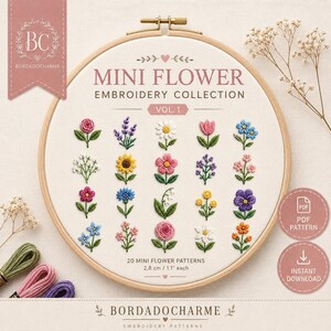 Pode incluir: Um bastidor de bordado de madeira contendo tecido creme com vinte padrões de mini flores bordados. O texto diz MINI FLOWER EMBROIDERY COLLECTION VOL. 1 e 20 MINI FLOWER PATTERNS 2,8 cm / 1,1 polegadas cada. Inclui desenhos florais coloridos.