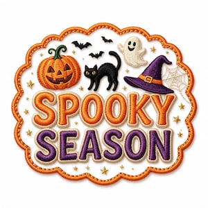 Può includere: Una toppa ricamata con bordo arancione smerlato che presenta il testo SPOOKY SEASON in arancione e viola. Il design include una zucca, un gatto nero, un fantasma bianco, un cappello da strega viola, piccoli pipistrelli e stelle dorate.