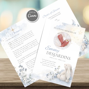 Peut inclure: Un modèle de programme funéraire avec un thème aquarelle bleu et blanc, une photo circulaire de pieds de bébé, une illustration de lapin et du texte incluant "In Loving Memory of Emmy Desjardins" et "Obituary" avec un badge "Edit in Canva".