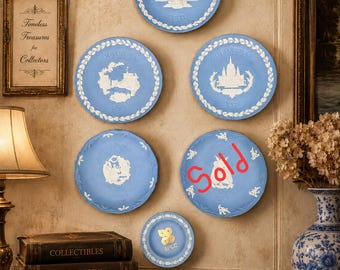Wedgwood Vintage Large Blue Jasperware Lidded Round Trinket