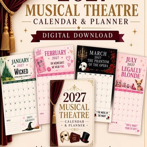 Puede incluir: Un calendario y planificador de teatro musical 2027 en descarga digital con páginas mensuales de enero, febrero, marzo y julio. La portada muestra un telón de teatro, una máscara y un sombrero de copa. Incluye 12 calendarios y un planificador.