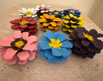 手描きの松ぼっくりフラワー、素朴な森の装飾、ウェディングクラフト用品