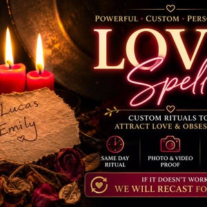 Op de afbeelding: Een promotionele afbeelding met twee brandende rode kaarsen, een stuk gescheurd papier met de namen Lucas en Emily, en gedroogde rozenblaadjes. De tekst luidt POWERFUL CUSTOM PERSONALIZED LOVE SPELL, CUSTOM RITUALS TO ATTRACT LOVE & OBSESSION, SAME DAY RITUAL, PHOTO & VIDEO PROOF, 100% HANDMADE en IF IT DOESN'T WORK, WE WILL RECAST FOR FREE.