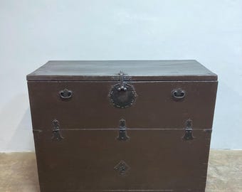 Oversize Antique Joseun Era Bandaji Trunk with Built-In Compartments