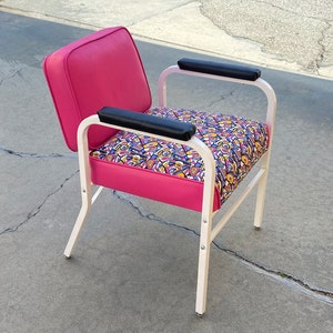 Mid Century ModeCraft Salon Chair, Refinished in Pink and White, Free U.S. Shipping image 4