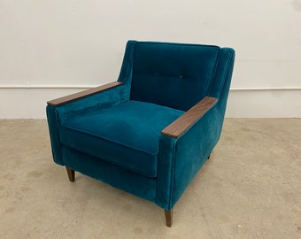 Mid Century Modern Club Chair In Green Velvet