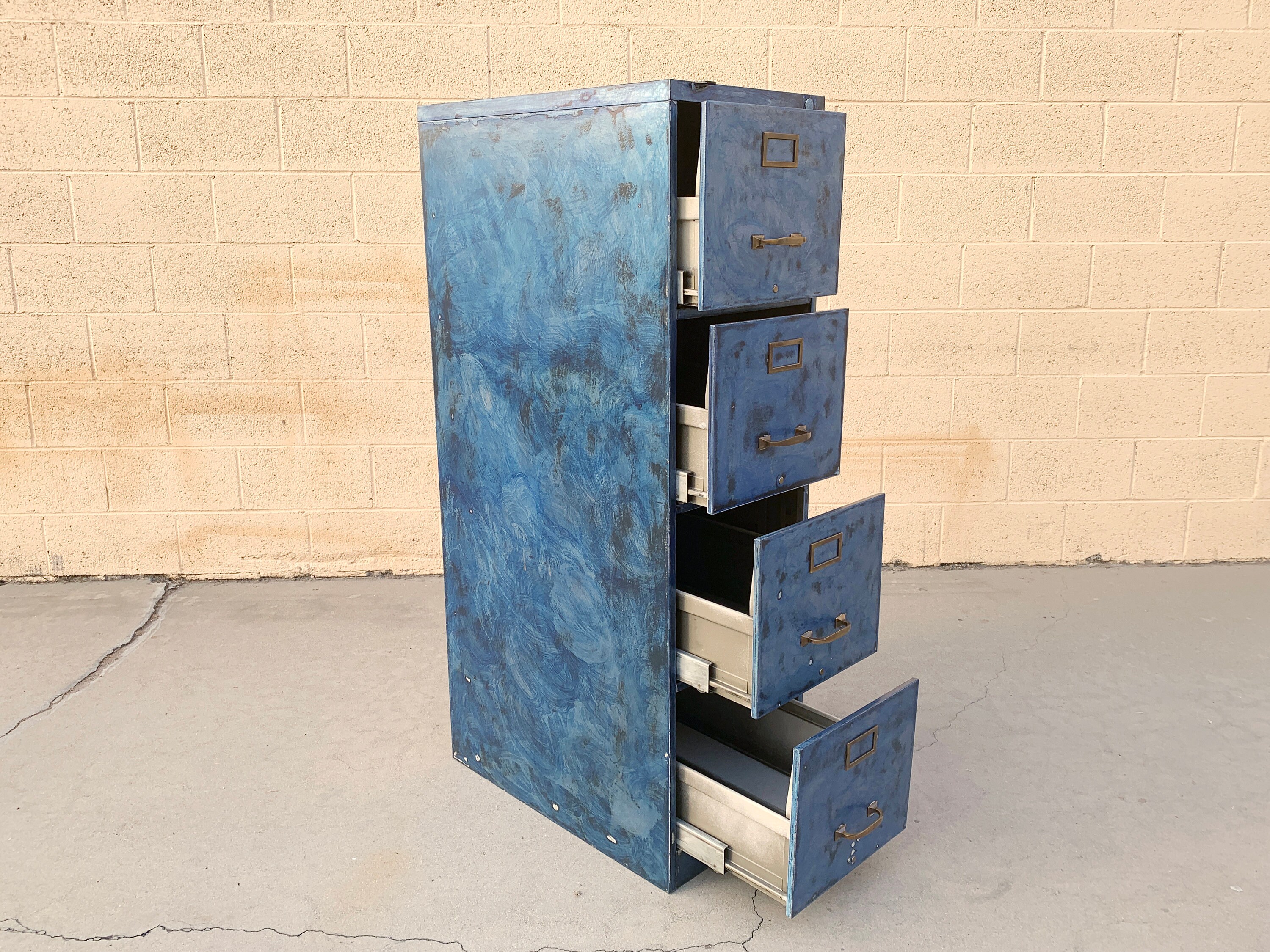 40er Jahre Aktenschrank mit blauer Patina und Messing | Etsy