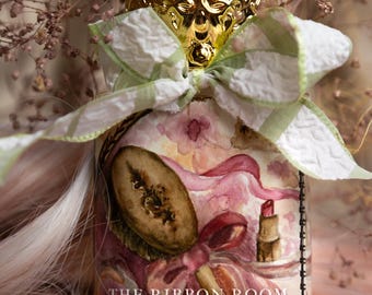 Ribbon Room / Perfume Gourmand empolvado / Fragancia dulce de muñeca vintage / Caramelo, polvos faciales y magnolia blanca / Perfume independiente