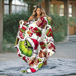 Grinch Sherpa Fleece Blanket, Christmas Character Plush Throw, Cozy Holiday Blanket, Soft Gift for Family