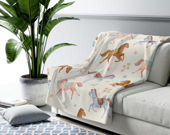 Horse Sherpa Fleece Blanket, Beautiful Equine Plush Throw, Cozy Farmhouse Blanket, Soft Gift for Her