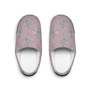 Pantoufles d'intérieur vintage pour femmes, motif floral rose bleue | Chaussons confortables à motifs roses