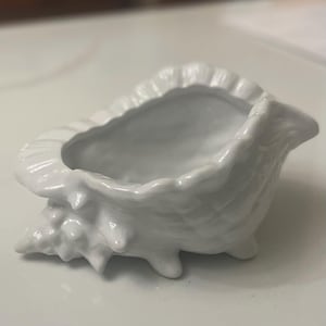 Ceramic conch shell planter