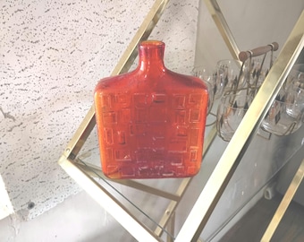 Decanter vintage italiano di metà secolo, stile brutalista, Empoli, in vetro arancione geometrico, senza tappo, una bellissima opera d'arte! Da esporre in una credenza.