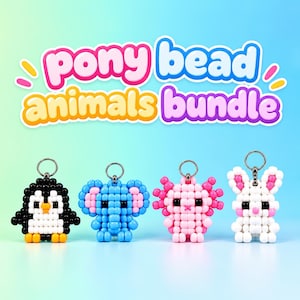 Op de afbeelding: Vier diervormige sleutelhangers gemaakt van kleurrijke pony-kralen, waaronder een zwart-witte pinguïn, een blauwe olifant, een roze axolotl en een wit konijn. De tekst "pony bead animals bundle" staat in grote, kleurrijke letters erboven.