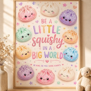 Peut inclure: Une affiche encadrée représentant dix personnages de boulettes colorés, souriants et scintillants disposés autour du texte BE A LITTLE squishy IN A BIG WORLD et la phrase BE KIND. BE YOU. SHINE ALWAYS. Le fond est crème avec des étoiles et des cœurs.