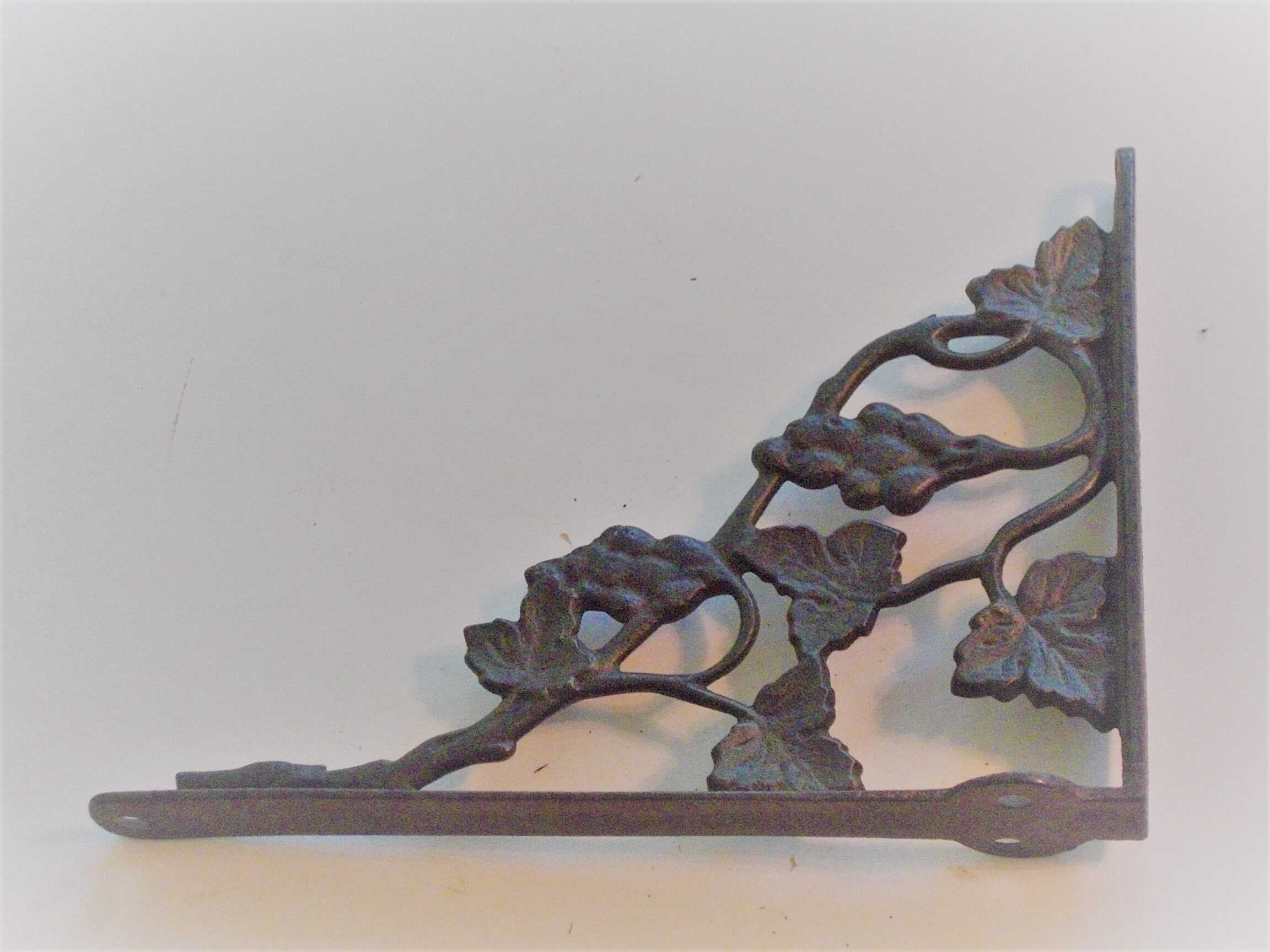 HANGING SIGN BRACKET ORNATE WITH LEAVES 