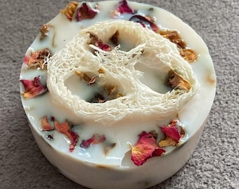 Rosen-Stück Seife mit Luffa für ein Peeling