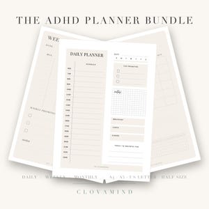 Könnte beinhalten: Das ADHD Planner Bundle enthält Tages-, Wochen- und Monatsplaner. Die Seiten sind hellbeige mit schwarzem Text. Der Tagesplaner enthält einen Zeitplan, Top-Prioritäten und einen Notizenbereich. Der Text "CLOVAMIND" befindet sich unten.