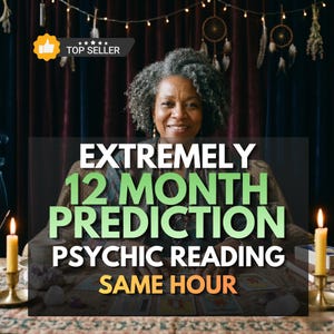Puede incluir: Un servicio de lectura psíquica con el texto EXTREMELY 12 MONTH PREDICTION PSYCHIC READING SAME HOUR. La imagen muestra a una persona de cabello gris sentada en una mesa con cartas de tarot, dos velas encendidas en candelabros de latón y cristales.