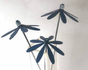 gerbera daisy, set of 3, daisies, metal flowers, flower bouquet, garden art, plant stake, assorted colours available