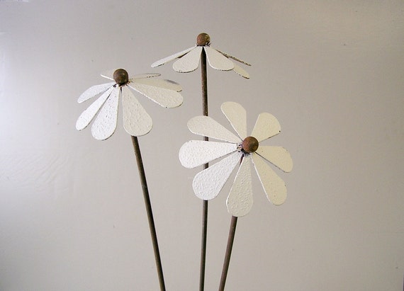 daisy, metal daisies, set of 3, flower bouquet, garden art, plant stake, assorted colours available