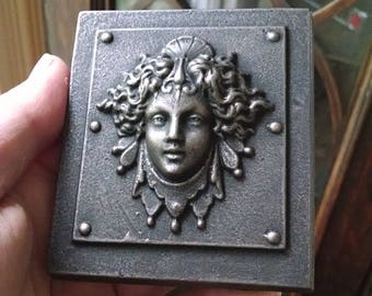Luna in the Blackened Iron finish, small architectural detail, Victorian, Cast Shadows Studio