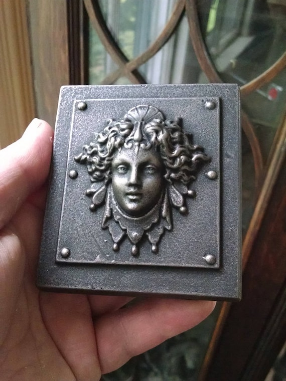 Luna in the Blackened Iron finish, small architectural detail, Victorian, Cast Shadows Studio