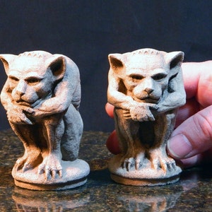 Paar kleine Irving Gargoyles, Gothic Statuen NYC-Cast Stone Skulptur, Geschenkidee, Handgemachtes Sammlerstück Bild 1