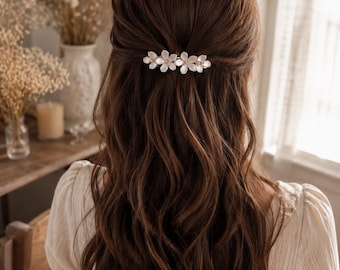 Boho-Chic-Haarspange mit weißer Blume – Goldene Haarspange mit Blumenmuster für Damen – Elegantes Hochzeitsaccessoire – Vintage-Haarspange mit Strasssteinen