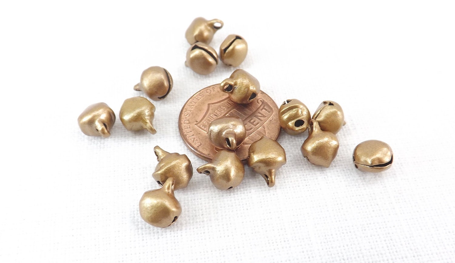 Outus Jingle Bells Small Bell Mini Bells Bulk for Halloween Christmas  Wedding Decoration and Jewelry Making, 10 mm, 200 Pieces