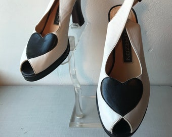 1980er Jahre Maud Frizon schwarz und weiss Herz Peep Toe Sling Backs/Größe 5 1/2