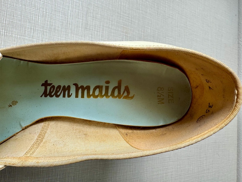 Weiße Vinyl-Pumps mit klobigem Absatz aus dem Film „Teen Maids“ der 1970er Jahre, Größe 8 1/2 Bild 9