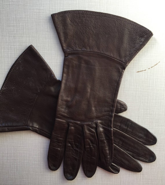 1940's chocolate brown leather gloves with gauntle