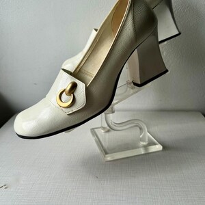 Weiße Vinyl-Pumps mit klobigem Absatz aus dem Film „Teen Maids“ der 1970er Jahre, Größe 8 1/2 Bild 4