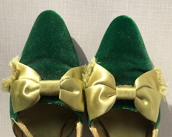 1960's green velvet kitten heels sold at Saks Fifth Avenue/size 6M