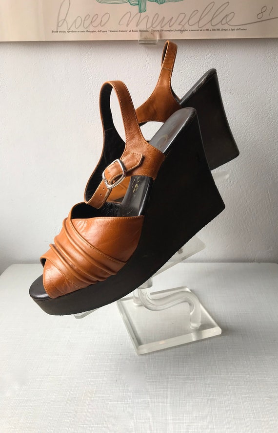 1970's Caressa leather and wood platforms/size 7 - image 3