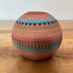 Signierter 12,7 cm großer Saattopf von Bernice Watchman, Navajo-Keramik, handgeätzt, polychrom, Sgraffito-Technik, Kunst der amerikanischen Ureinwohner des Südwestens