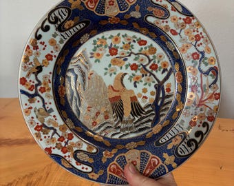 Plato antiguo de porcelana japonesa Imari, con motivo de halcón y pino, 26,7 cm (10,5 pulgadas).