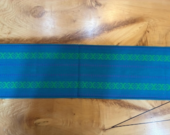 Handgeweven tafelloper van Scandinavisch vlaslinnen – turkoois, paars, textiel groen
