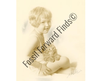 Vintage kind met kitten studioportret jaren 1920 Joplin Missouri digitale download