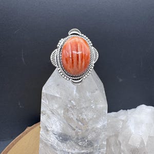 Verstellbarer Ring mit roter Stachelauster | Ovaler Statement-Ring | Schmuck im Südwest-Stil