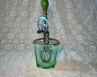Vaso medidor de cristal verde para batidora manual, estilo vintage de la década de 1920, marca A/J – Utensilio de cocina de cristal de la época de la Gran Depresión.