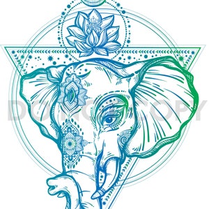 Peut inclure: Illustration détaillée d'une tête d'éléphant avec des motifs de style mandala complexes. L'œuvre présente un dégradé de couleurs du bleu au vert, avec une fleur de lotus, un croissant de lune et des formes géométriques. Le design est sur fond blanc.