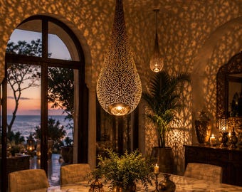 Lampadario marocchino in ottone fatto a mano, lampada a sospensione di lusso a forma di goccia, lanterna artigianale da soffitto, illuminazione di design per ville e hotel.