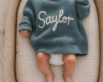Jersey de bebé bordado personalizado / Jersey de niño pequeño con nombre de estilo vintage / Regalo de punto hecho a mano