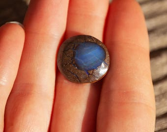 15ct Circular Boulder Opal Cabochon | Dark Blue Crystal Pool | Symmetrical Bezel Setting Stone